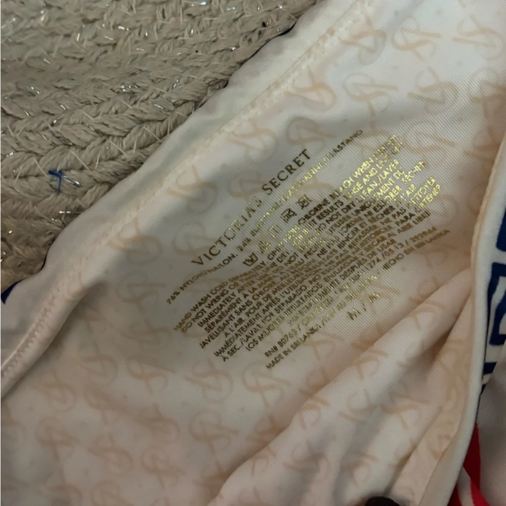 Victoria’s Secret bombshell swimsuit 34DD+M - Picture 8 of 10